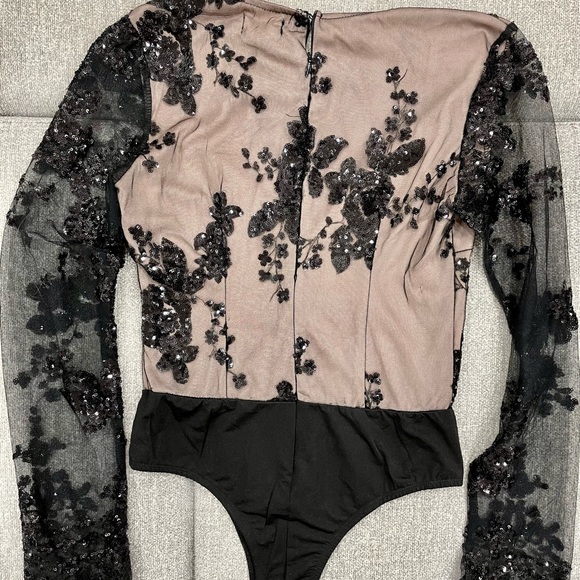 Black bodysuit with sequin and scallop detail - Picture 3 of 3